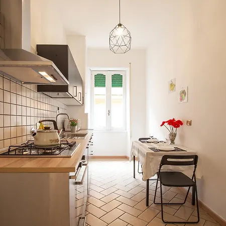 Vatican S&g 6 Sleeps Walk Everywhere Apartment